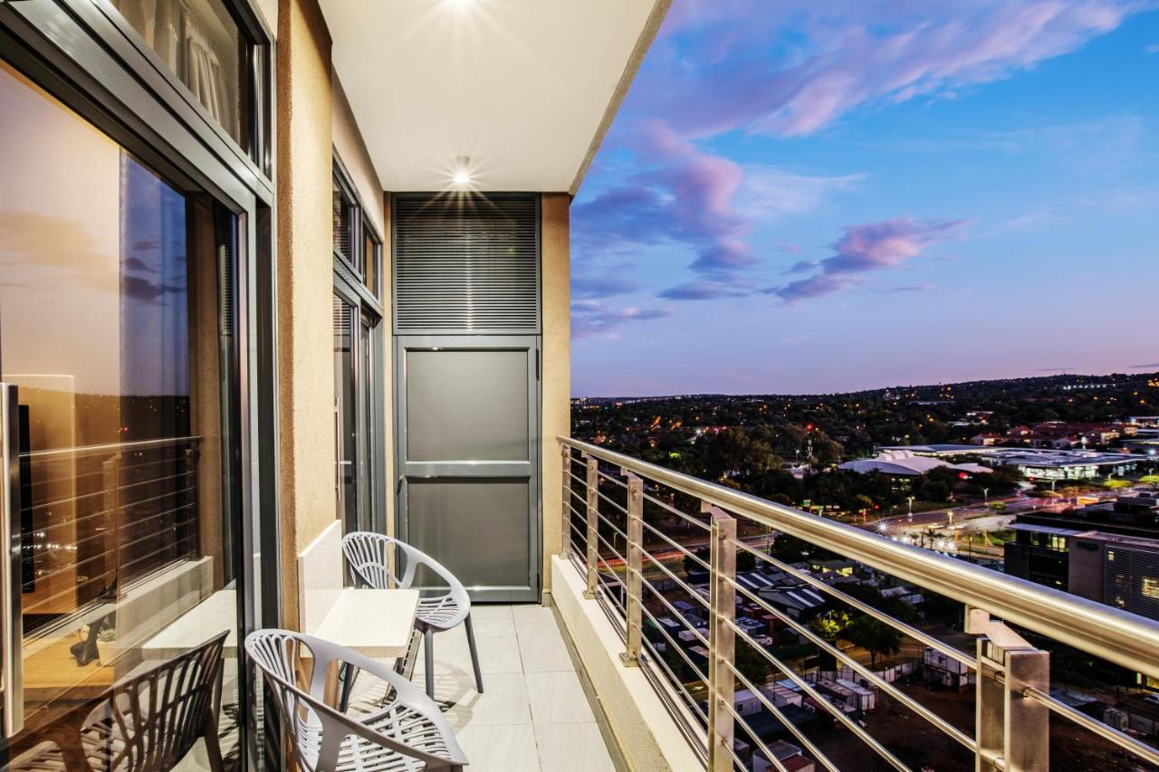 Menlyn Maine Residence Unit 1419 Pretoria Ngoại thất bức ảnh